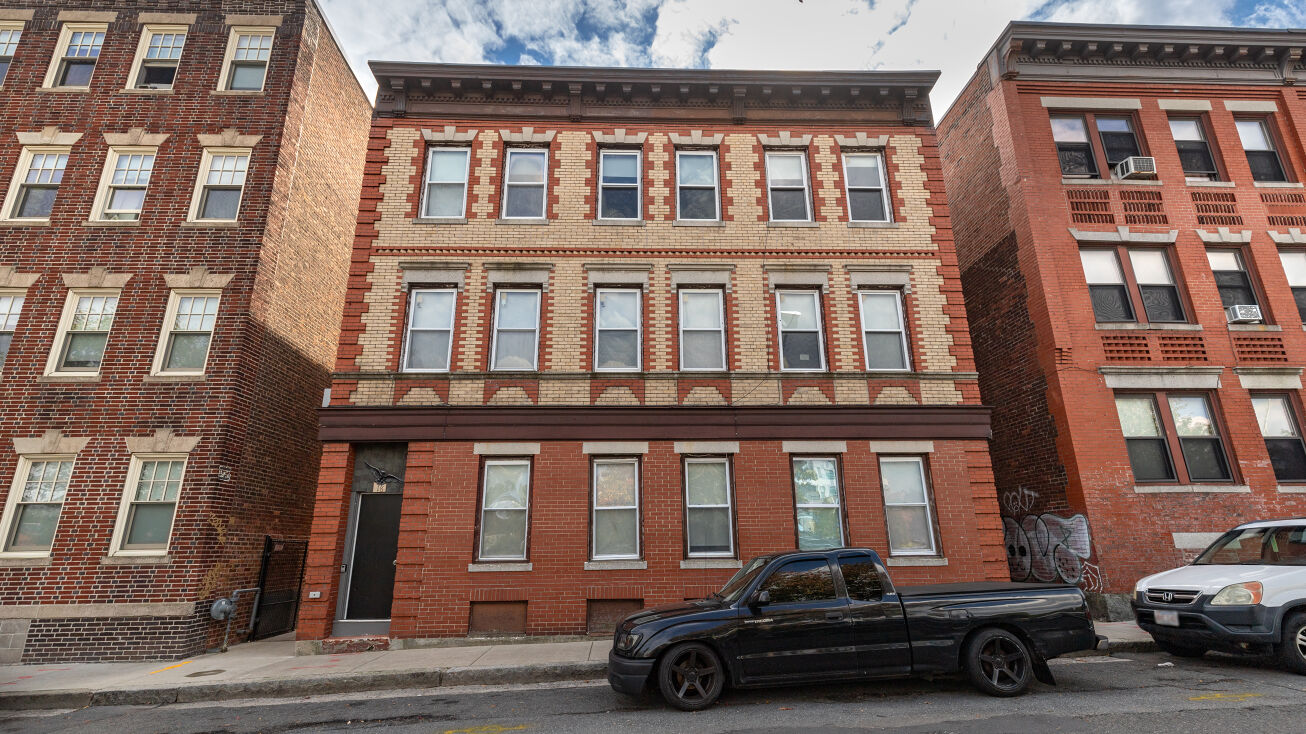 18 Peabody St, Salem, MA 01970