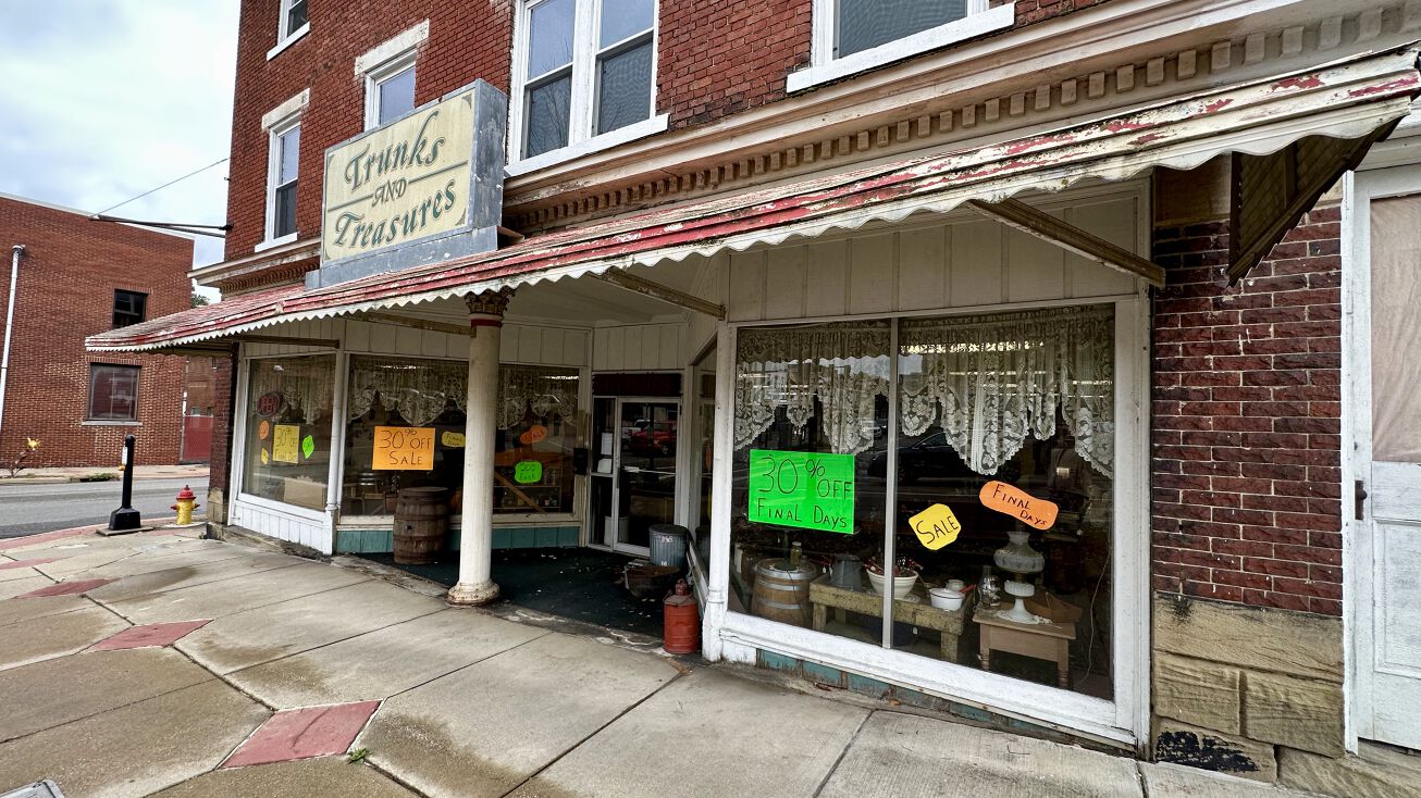 9 S Lisbon St, Carrollton, OH 44615