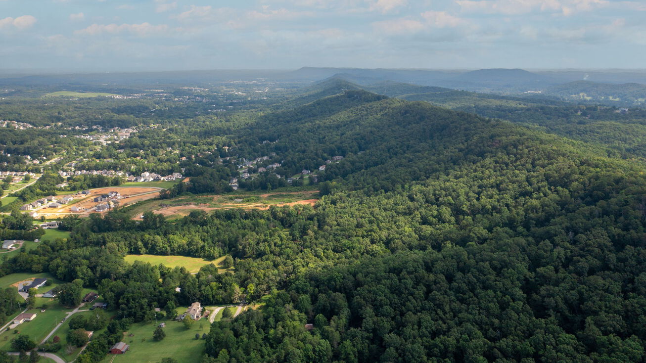 9426 Houston Ln, Ooltewah, TN 37363