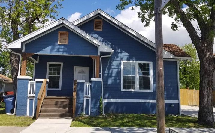 Pictures of Retail property located at 407 S Main St, Taylor, TX 76574 for sales - image #1