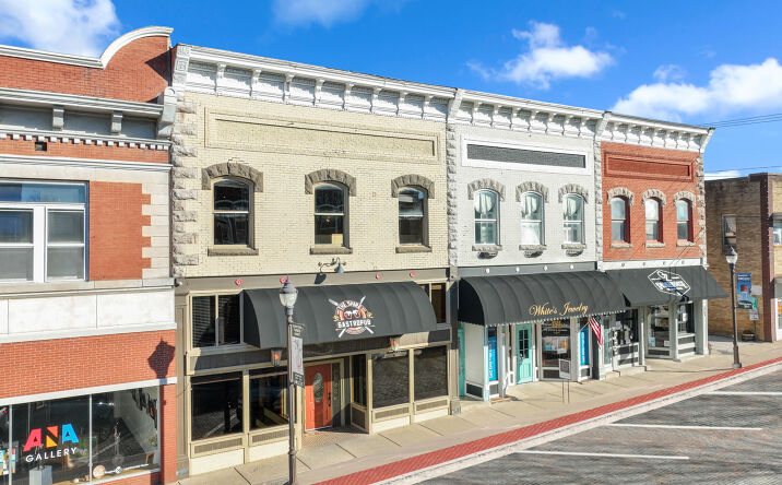 Pictures of Hospitality, Mixed Use, Office, Retail, Special Purpose property located at 117 W Walnut St, Rogers, AR 72756 for sales - image #1