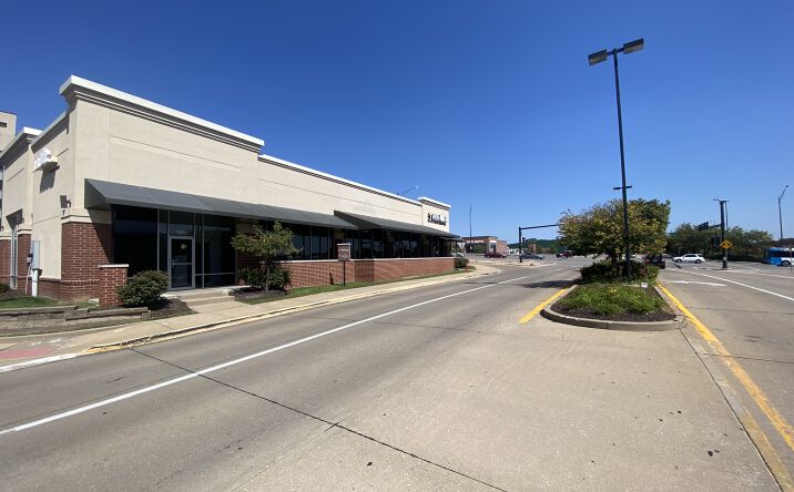 Pictures of Retail property located at 1201 Strassner Dr, Brentwood, MO 63144 for sales - image #1