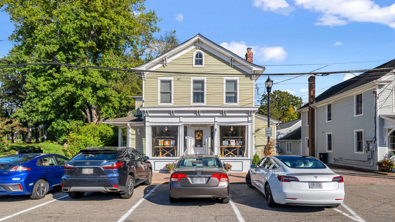 470 Sagamore Ave, East Williston, NY 11596