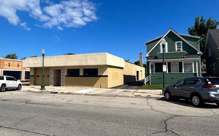 Pictures of Industrial, Mixed Use, Retail property located at 6017 22nd Ave, Kenosha, WI 53143 for sales - image #1