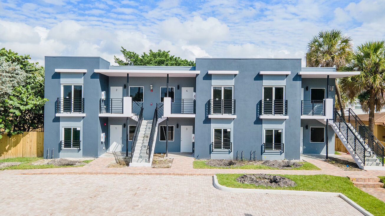 541 SW 2nd Ct, Pompano Beach, FL 33060