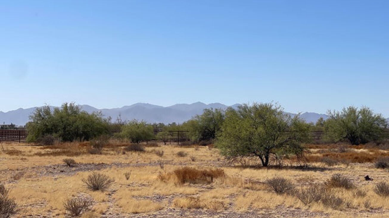 328XX W Dove Valley Rd, Wittmann, AZ 85361