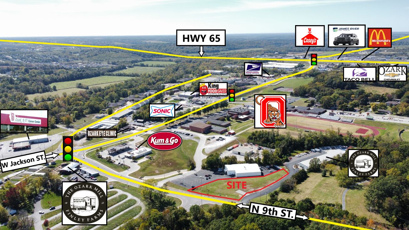 727 N 9th St, Ozark, MO 65721