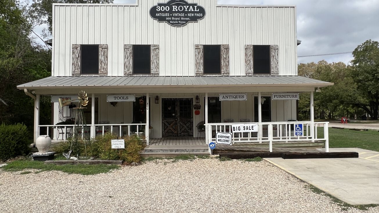 300 Royal St, Salado, TX 76571