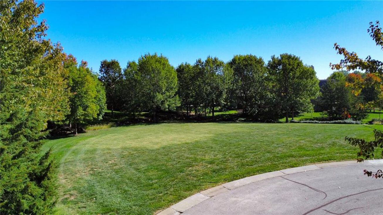 8313 Maplewood Drive, Lenexa, KS 66215