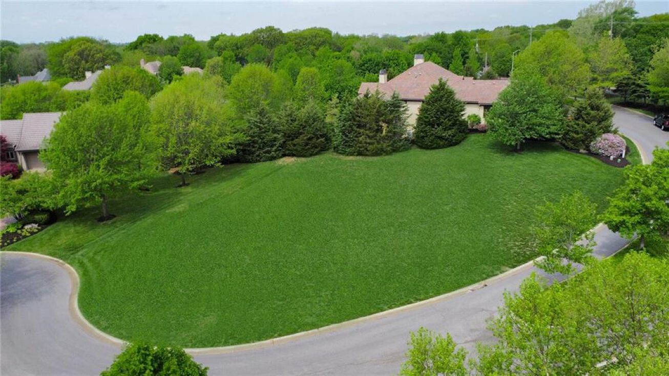 8305 Maplewood Drive, Lenexa, KS 66215