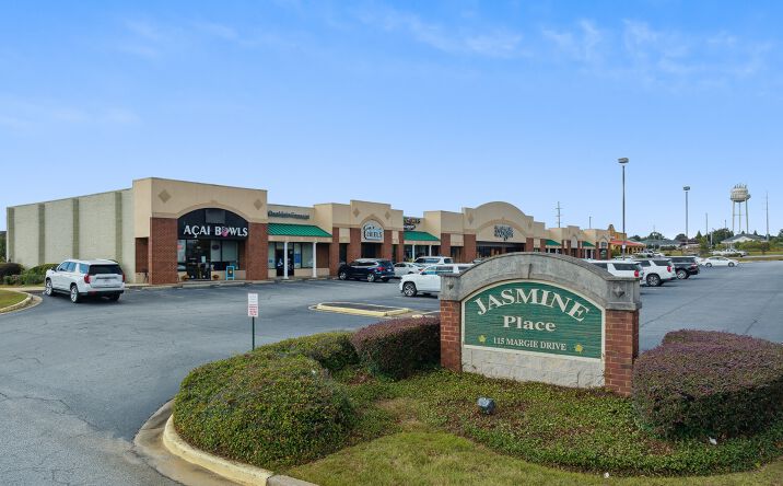 Pictures of Retail property located at 115 Margie Dr, Warner Robins, GA 31093 for comps - image #1