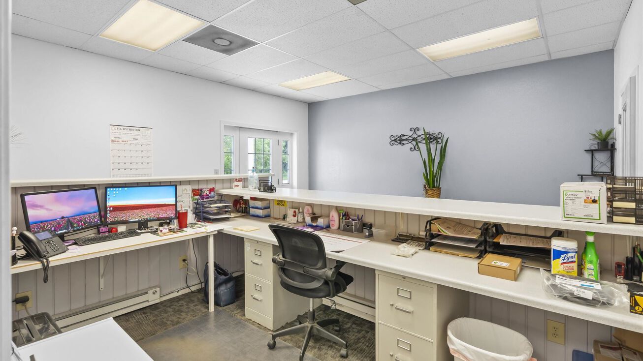 200 4th St SW, Oelwein, IA 50662