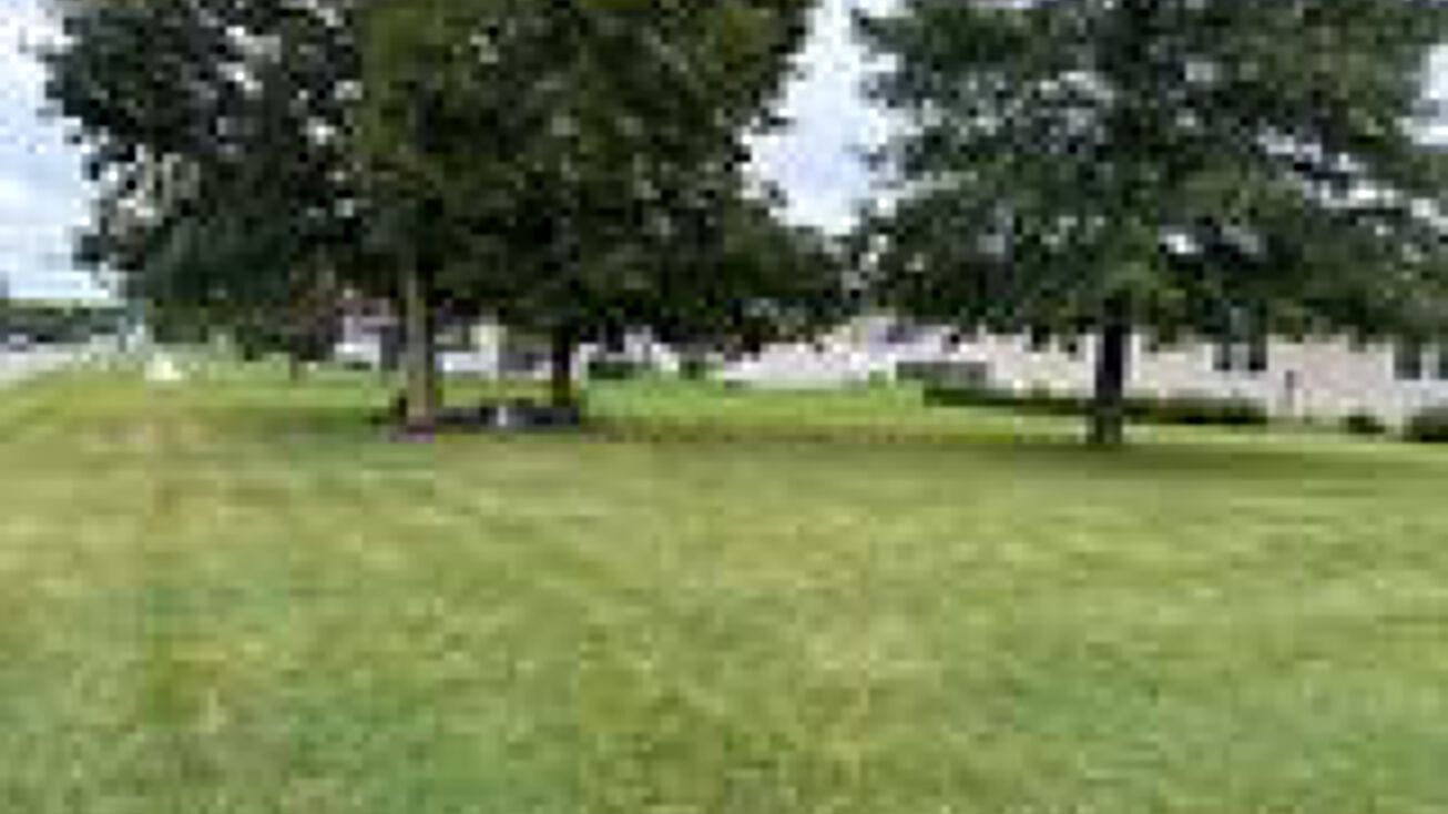 678 Friars Grn, Valparaiso, IN 46385