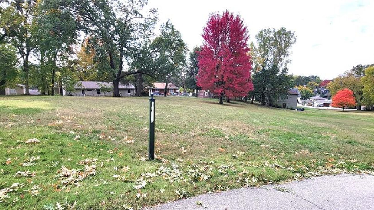 131 Dockside Circle, Lake Tapawingo, MO 64015