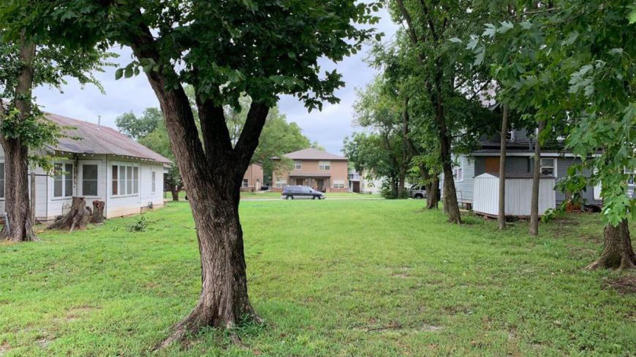 423 S Wyandotte Ave, Bartlesville, OK 74003