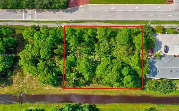 Pictures of Retail property located at 1751 Lennard Rd, Port St. Lucie, FL 34952 for sales - image #1