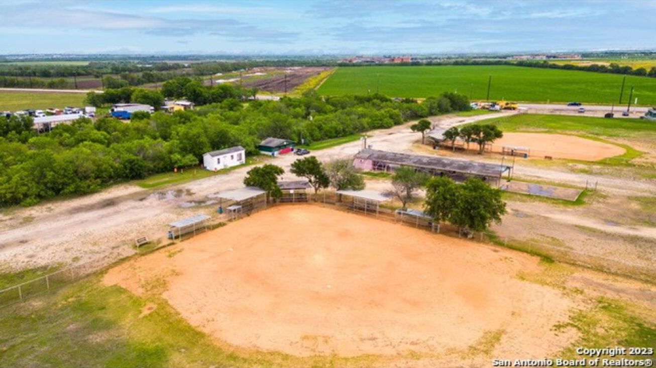 12571 Somerset Rd, Von Ormy, TX 78073