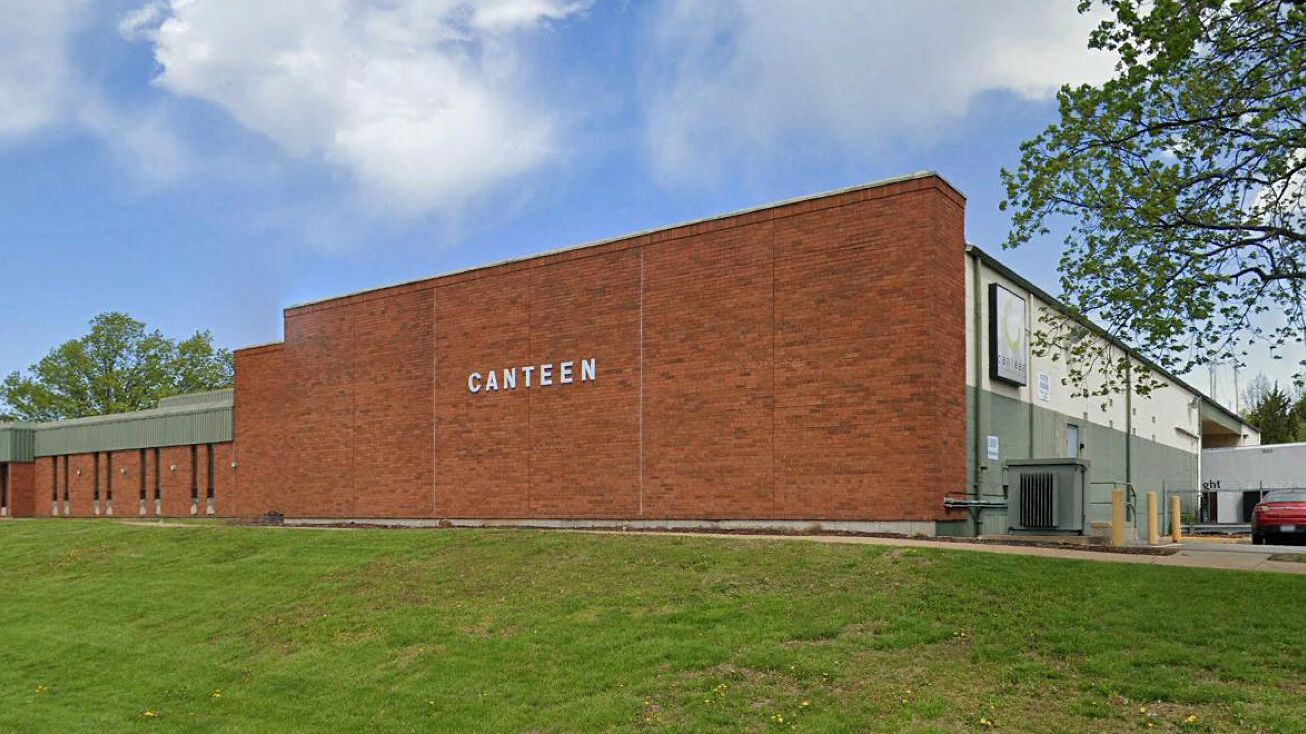 2331 Millpark Dr, Maryland Heights, MO 63043