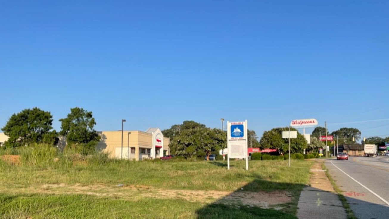 909 Anderson St, Piedmont, SC 29673