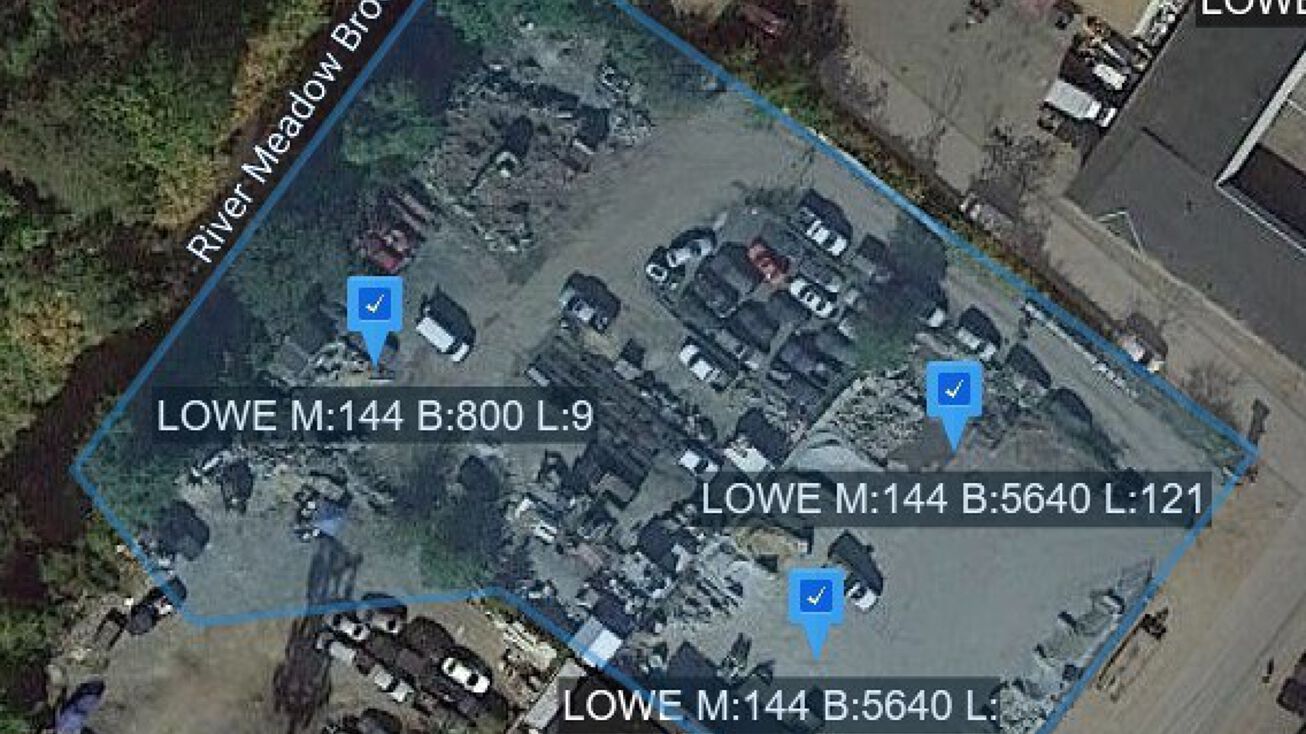 121 Tanner St, Lowell, MA 01852