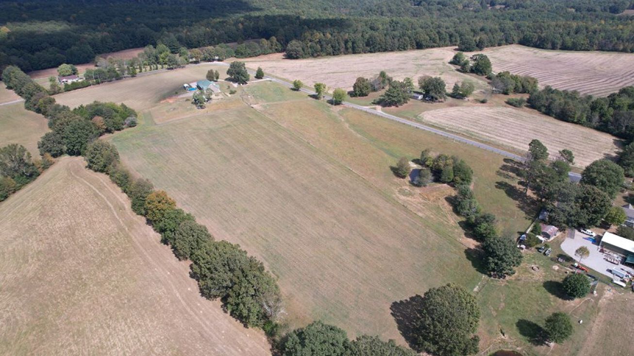 295 White Rd, Leoma, TN 38478