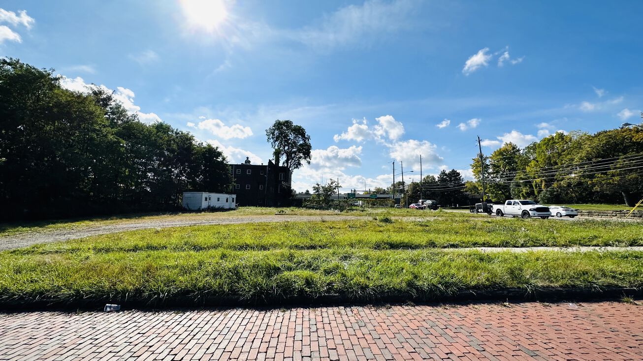 S Arlington St, Akron, OH 44306