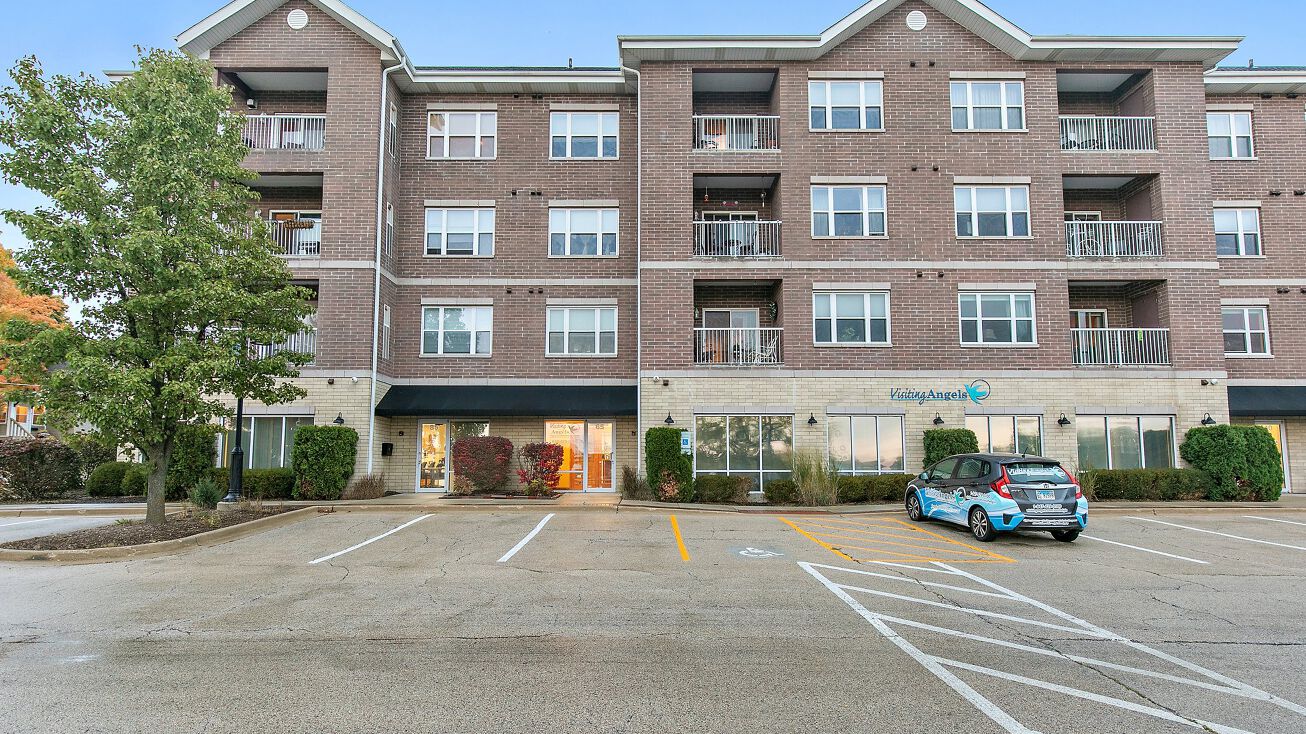 45 65 Woodbury St, South Elgin, IL 60177