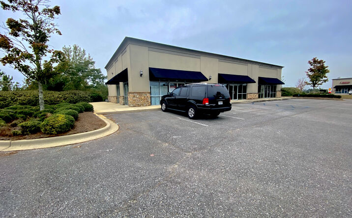 Pictures of Retail property located at 201 Airport Commons Dr, Calera, AL 35040 for comps - image #1