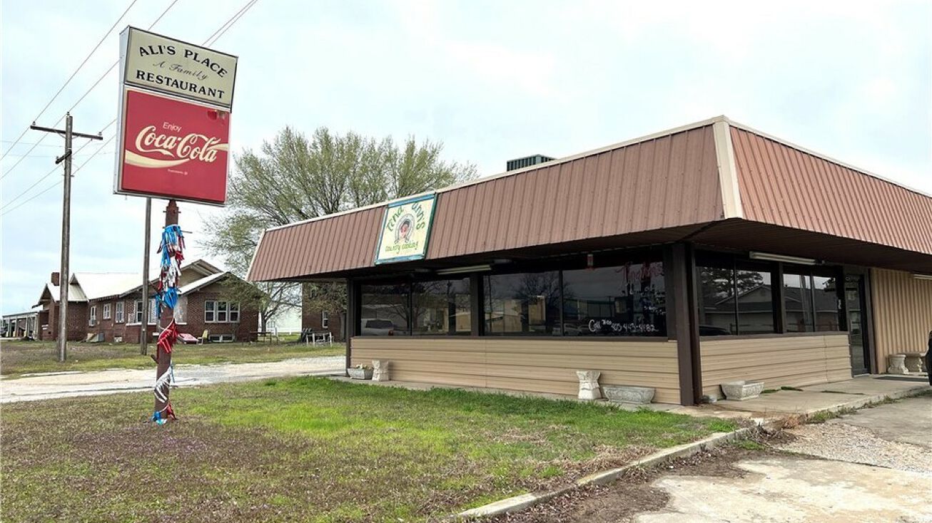 300 E Hwy, Holdenville, OK 74848