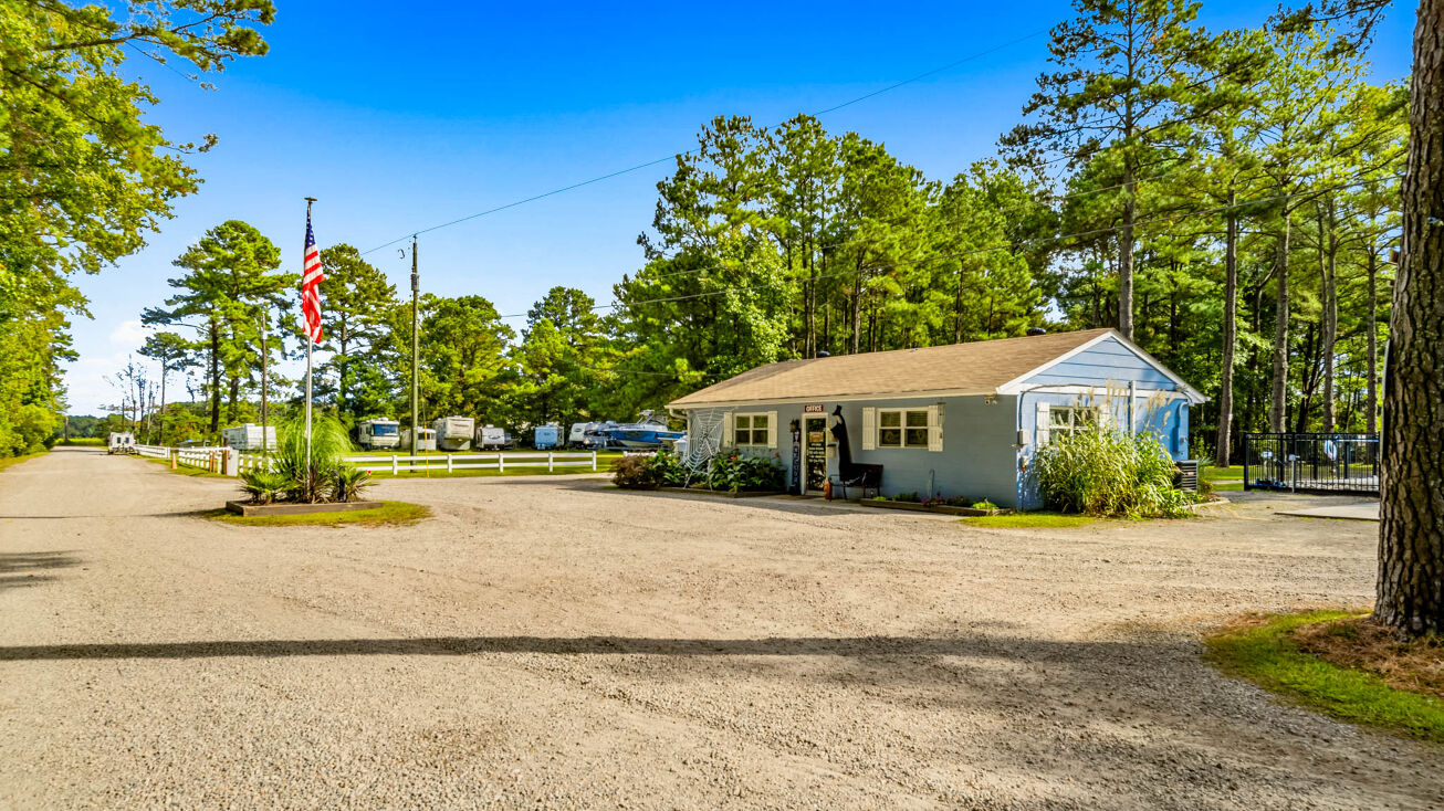 Pictures of Multifamily property located at 3257 Colechester Road, Virginia Beach, VA 23456 for sales - image #1