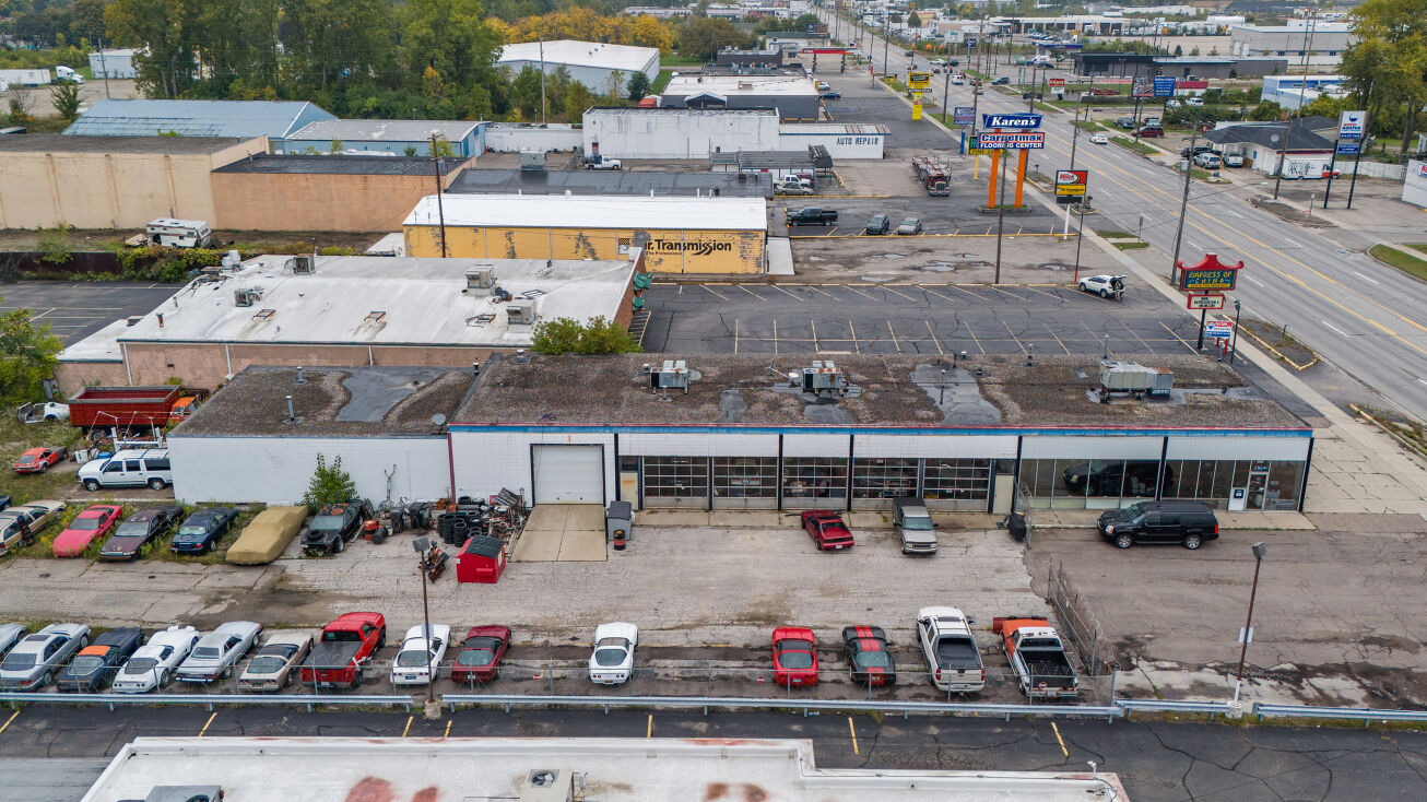 2330 S Dort Hwy, Flint, MI 48507