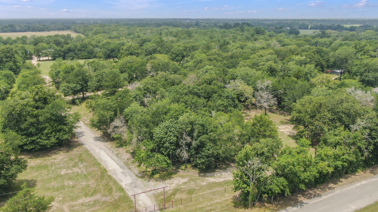 32623 Courtney Rd, Navasota, TX 77868