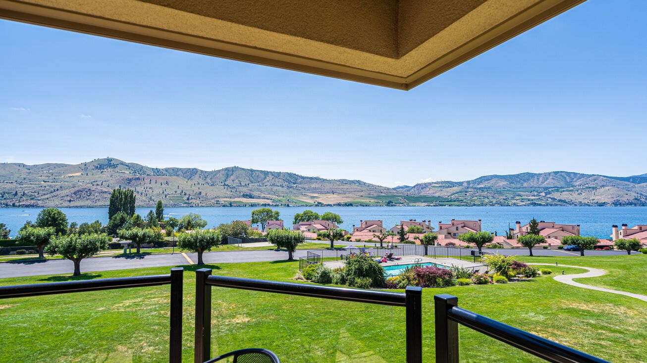 100 Lake Chelan Shores Dr, Chelan, WA 98816