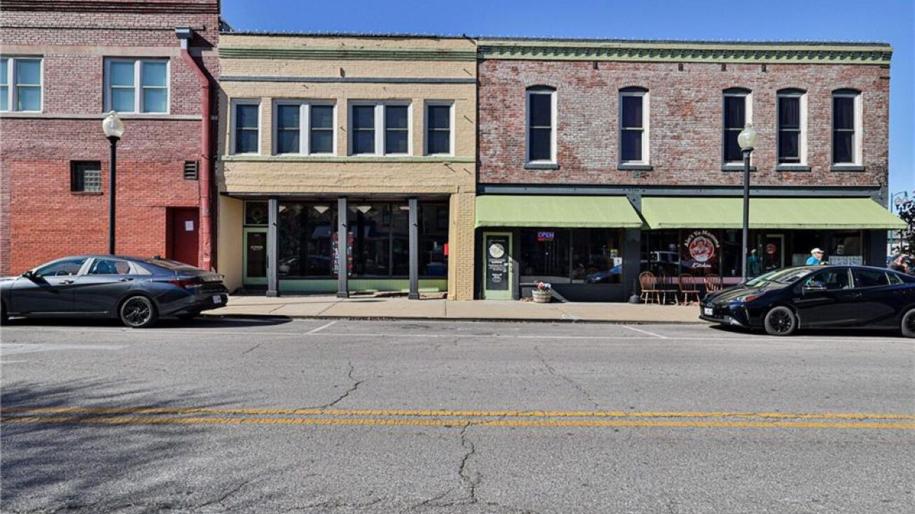 206 & 208 N Main Street, Independence, MO 64050 | Crexi.com