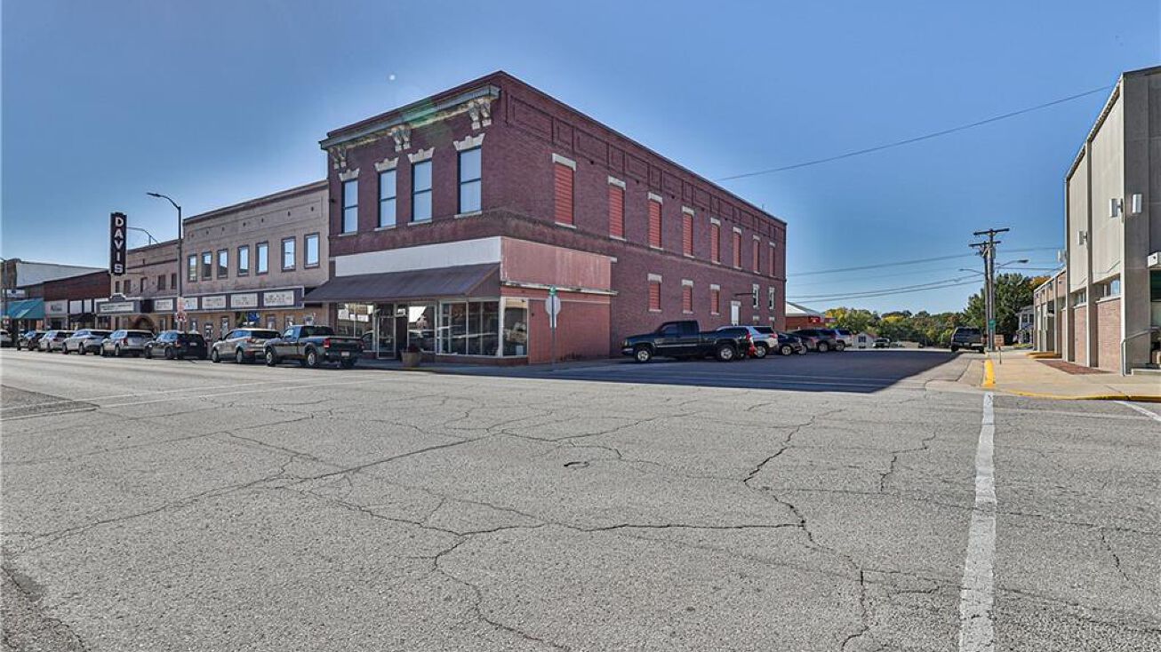 2000 Main Street, Higginsville, MO 64037