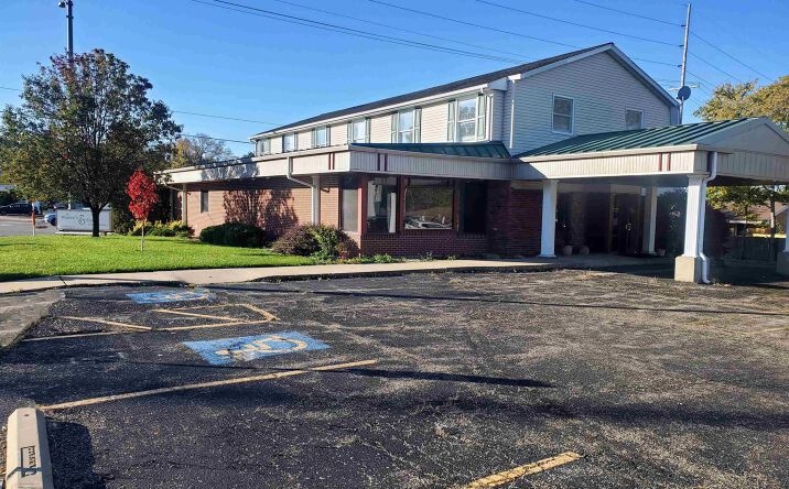 Pictures of Office property located at 101 N PARKWAY Drive, Pekin, IL 61554 for sales - image #1