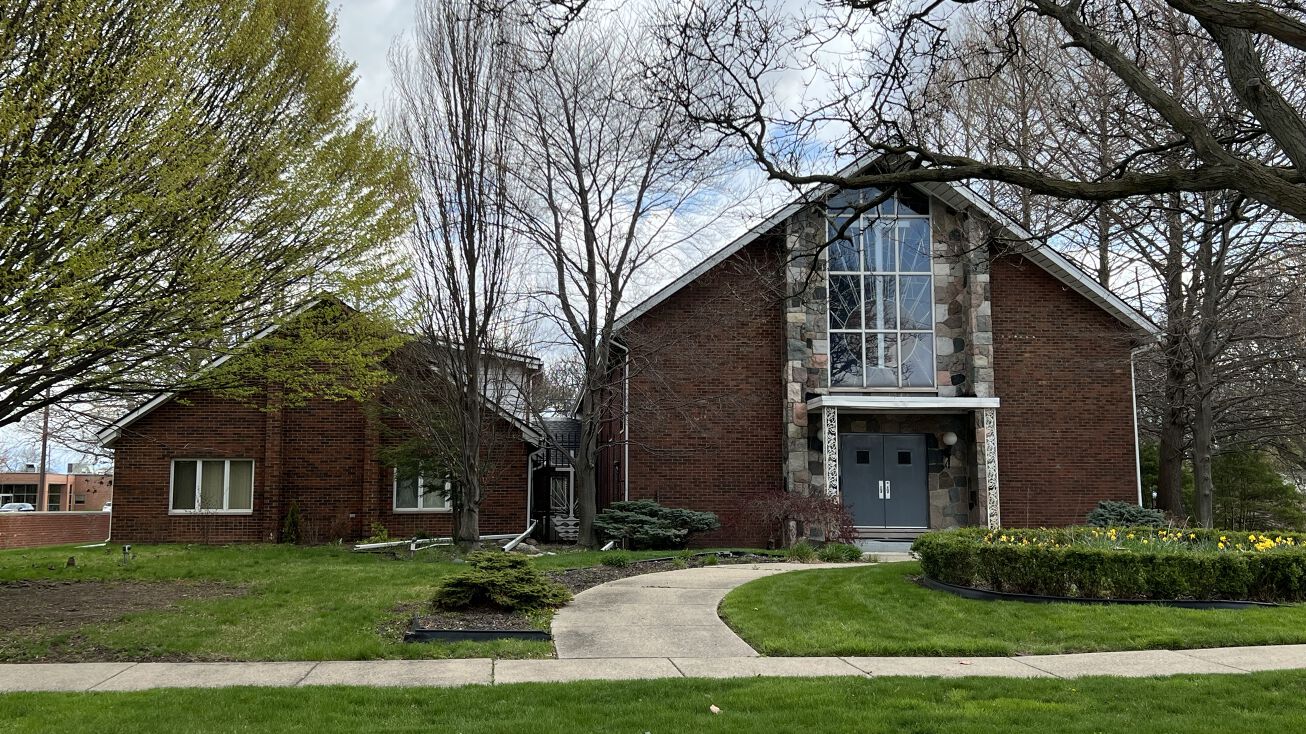 17901 Collinson Ave, Eastpointe, MI 48021