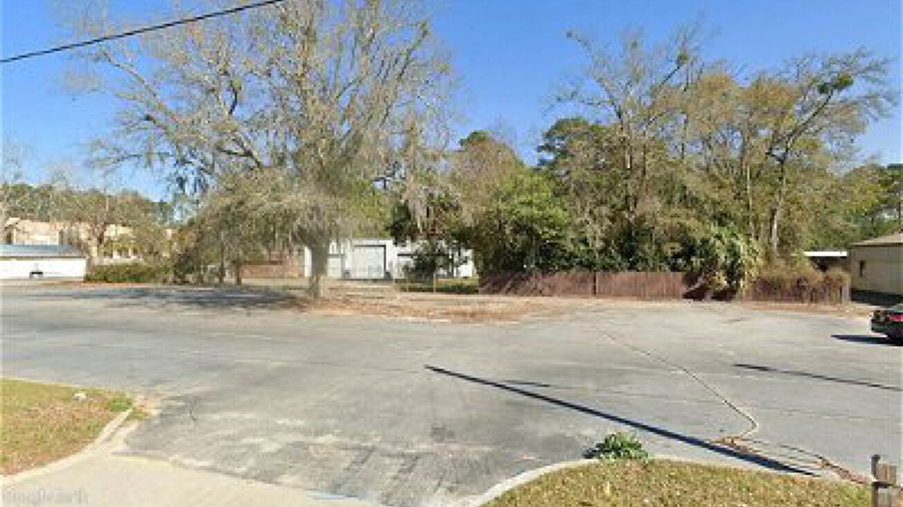 2703 Bemiss Rd, Valdosta, GA 31602