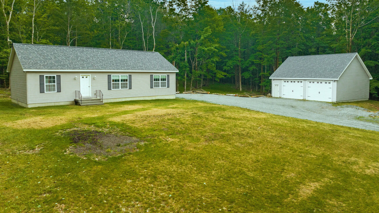 182 Foster Rd, Cropseyville, NY 12052