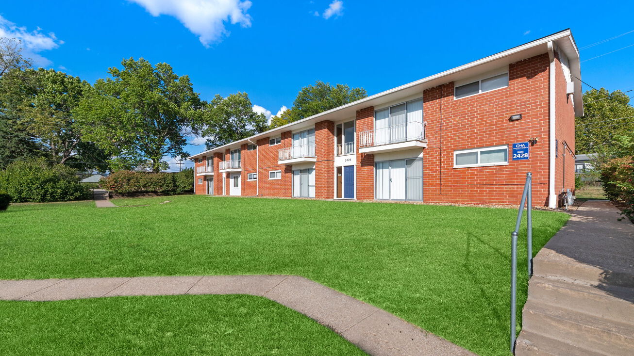 1904 W 25th St, Lawrence, KS 66046