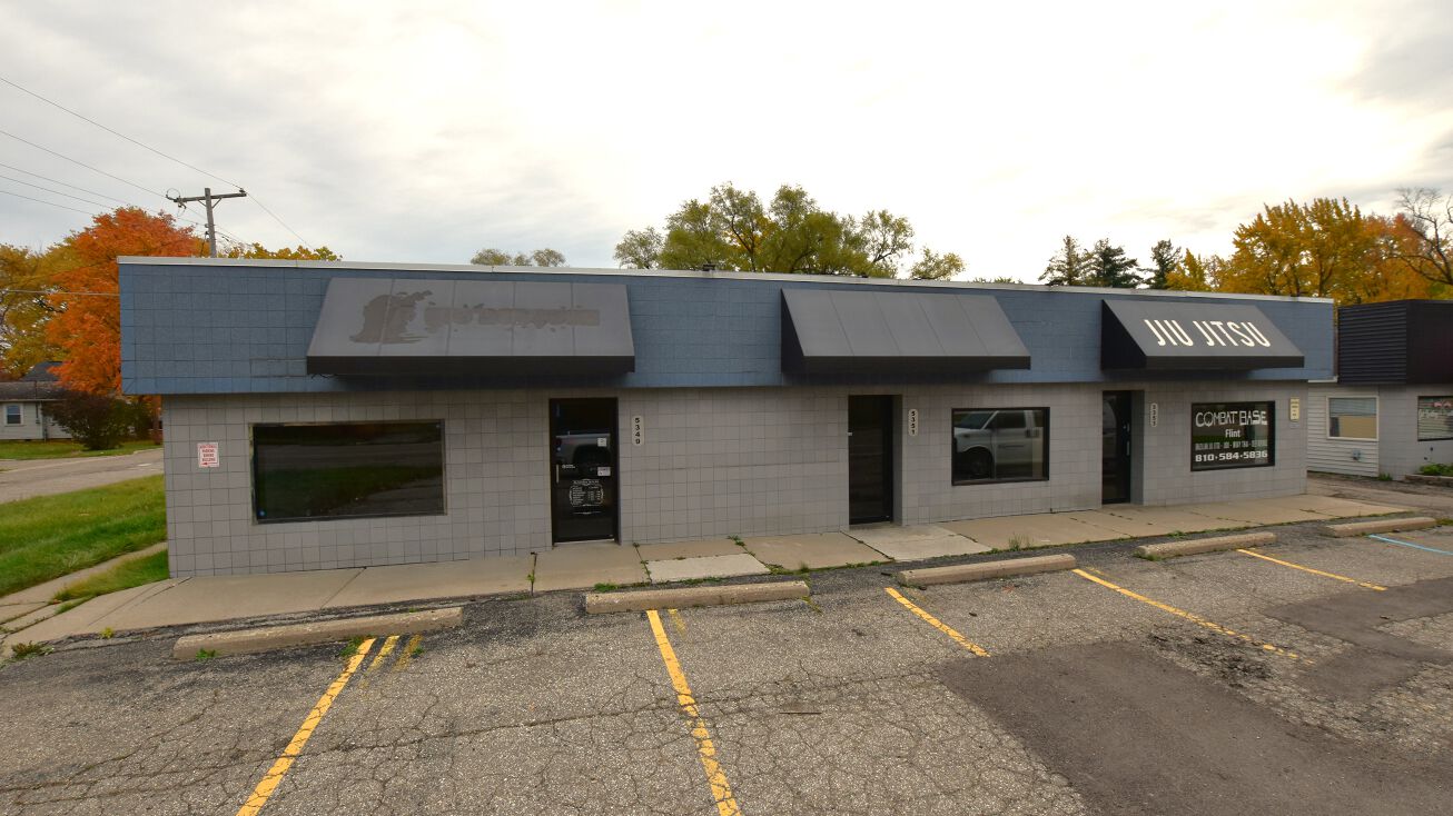 5349 Fenton Rd, Flint, MI 48507