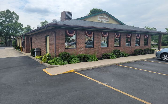 Pictures of Retail property located at 201 E 9th St, Rochester, IN 46975, 215 E 9th St, Rochester, IN 46975 for sales - image #1