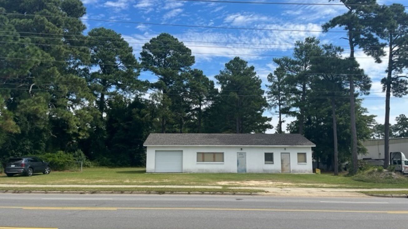 4216 Murchison Rd, Fayetteville, NC 28311