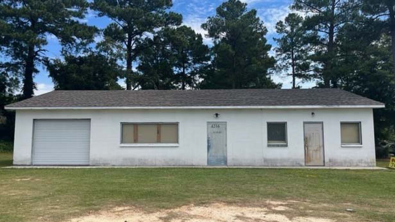 4216 Murchison Rd, Fayetteville, NC 28311