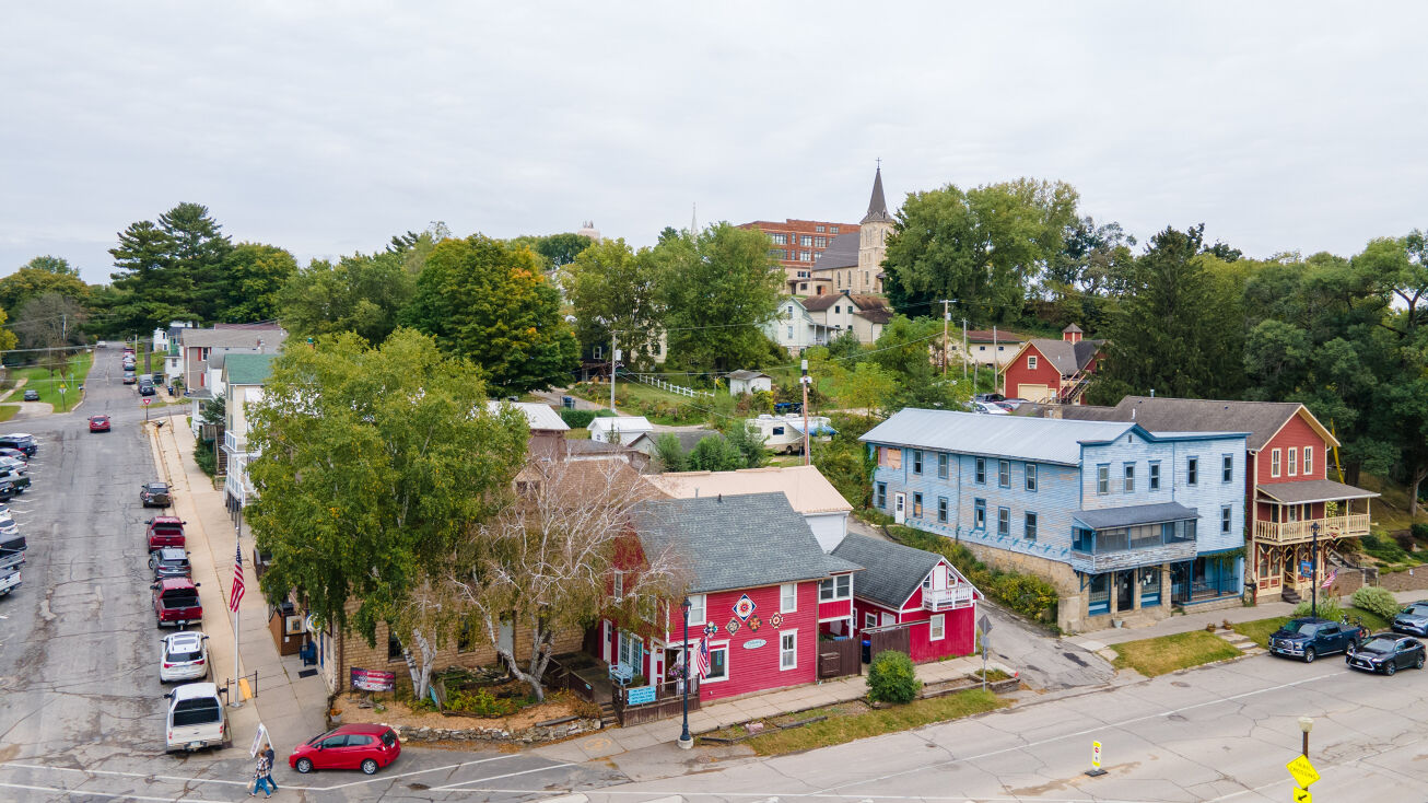 100 Parkway Ave S, Lanesboro, MN 55949