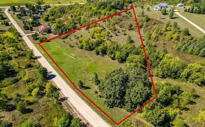 W5398 WINDMILL RIDGE RD New Glarus WI 53574 APN: 02400180910 | Crexi.com