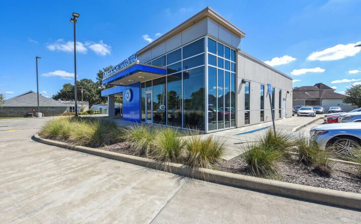 Pictures of Retail property located at 329 W Pont Des Mouton Rd, Lafayette, LA 70507 for sales - image #1
