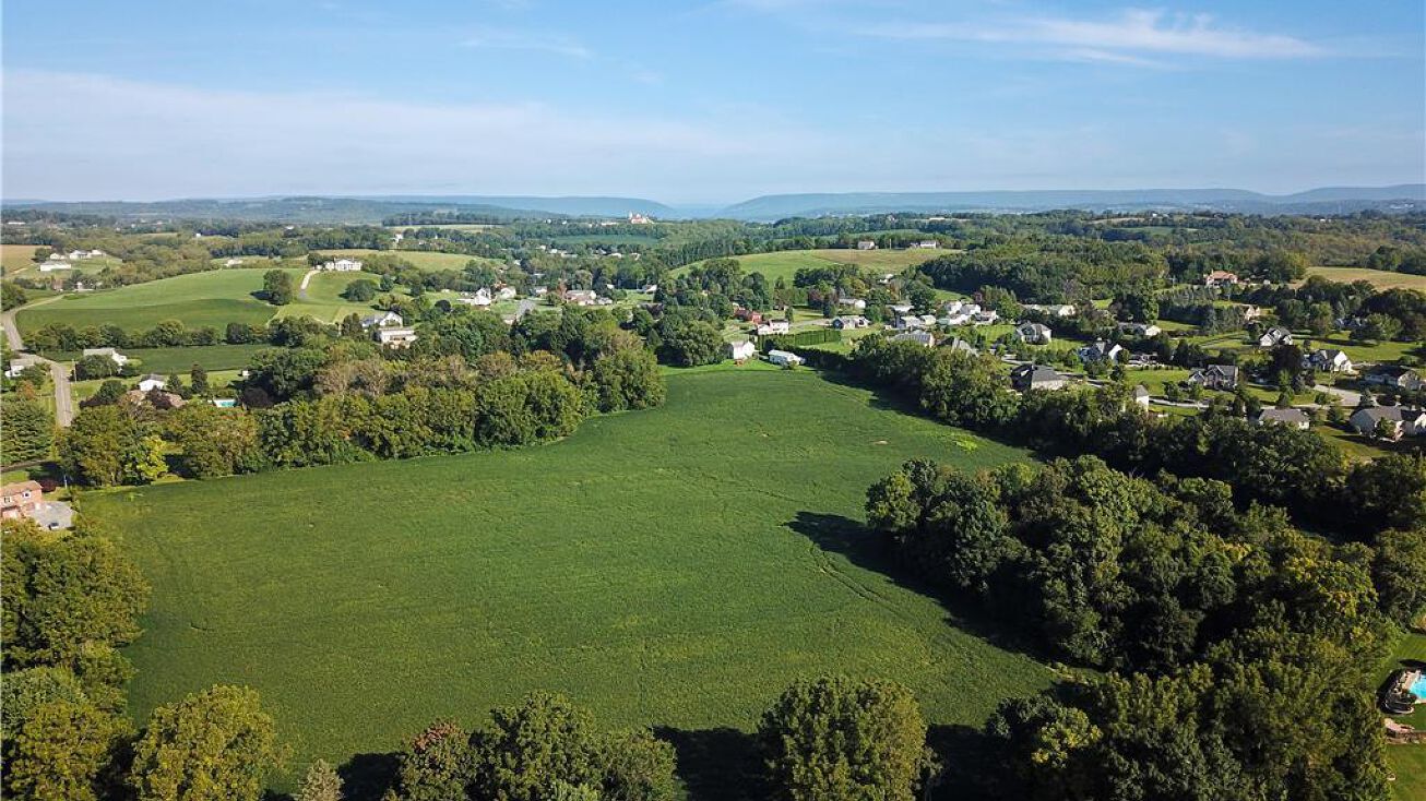 4450 Scheidys Rd, Coplay, PA 18037