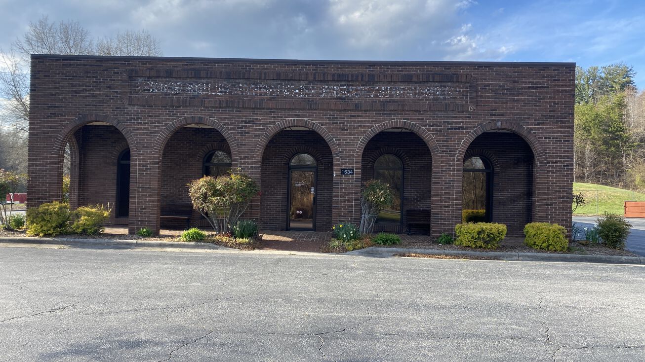 1534 W D St, North Wilkesboro, NC 28659