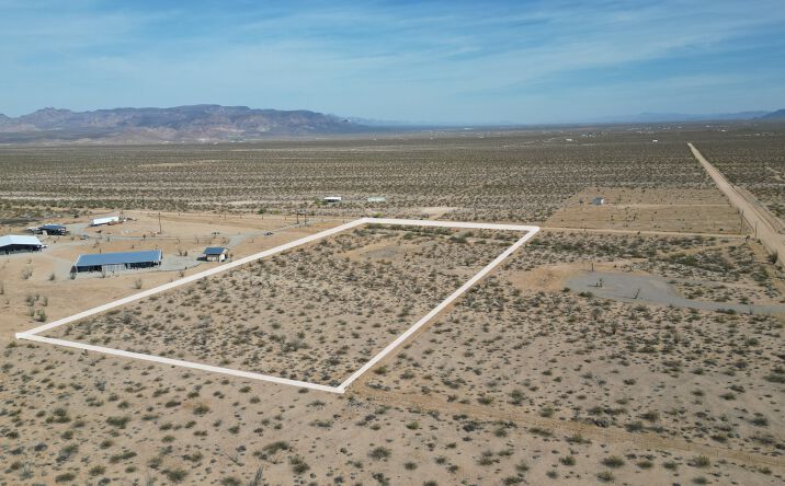 Pictures of Land property located at 20724052a Desert Skies 2, Yucca, AZ 86438 for sales - image #1